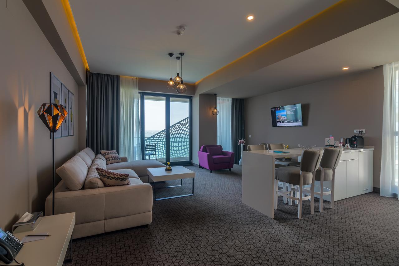 Nyota Hotel & Conference Center Мамая Экстерьер фото